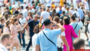 Overstimulation Bright lights, crowds, and noise can easily overwhelm little ones. How-to-Manage-Toddler-Tantrums-During-Grocery-Shopping